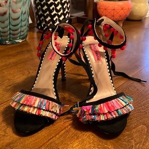 Betsy Johnson Pom heels size 8